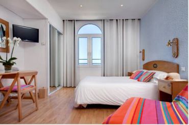 Triple Room with Sea View (2 Adults + 1 Child)