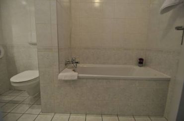 Double room with shower or bath