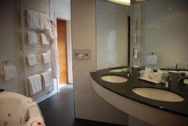 Suite with Spa Bath