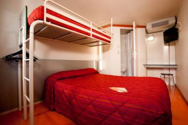 Triple Room with 1 Double + 1 Single Bed