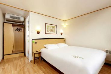 Double Room with Extra Bed (2 Adults + 1 Child)