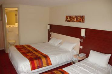 Quadruple Room with 1 Double Bed and 2 Single Beds