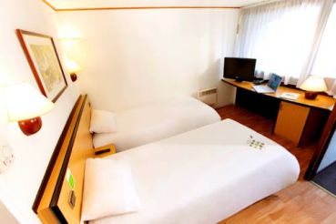 Twin Room with twin beds and one junior bed
