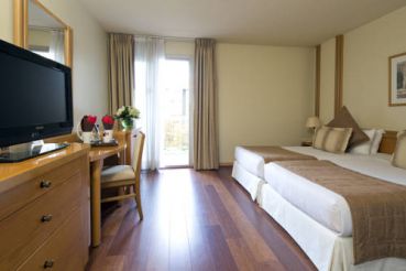 Prestige room with two single beds and balcony