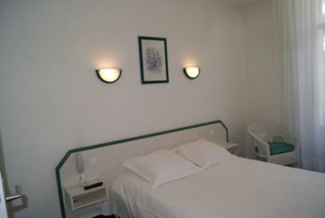 Single/Double Room with Shared Toilet
