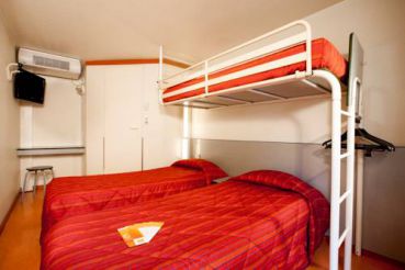 Triple Room with 3 Singles Beds