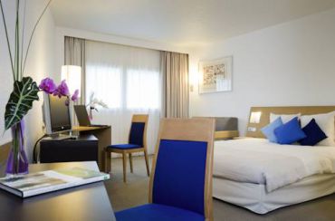 Executive Room with views of Paris, Queen-size bed and Double Sofa Bed - 2 Adults + 2 Children