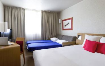 Superior Room with 1 Double Bed And 2 Single Beds