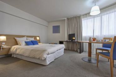 Executive Room with 1 Queen-Size Bed and Sofa Bed 