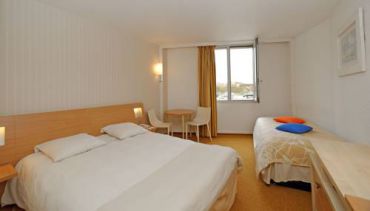 Standard Room with1 Queen-Size Bed and double Pull-out Bed - Dune and Car Park View