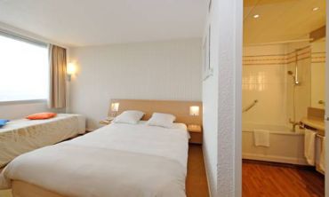 Executive Room with Queen-Size Bed and Double Sofa Bed - Ocean View and Balcony