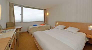 Standard Room with 1 Queen-Size Bed and Double Pull-out Bed - Ocean Front