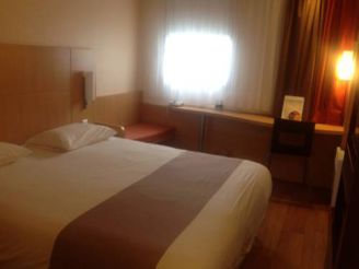 Standard Room with 1 Double and 1 Single Bed