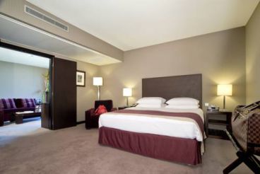 Family Suite (2 Adults + 2 Children) - Free WIFI