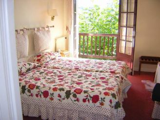 Традиционный двухместный номер с 2 отдельными кроватями и балконом