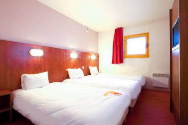 Triple Room (1 Double Bed + 1 Single Bed)