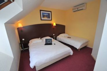 Triple Room (1 Double Bed + 1 Single Bed)