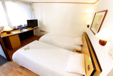 Двухместный номер с 2 отдельными кроватями и 1 кроватью для подростка
