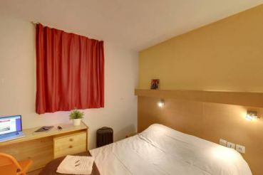 Quadruple Room with 1 Double Bed and 2 Single Beds