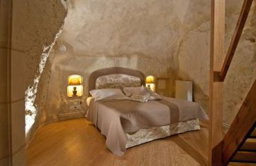 Troglodyte Deluxe Double Room with Pool Access