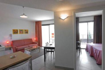 One-Bedroom Apartment (1-4 Adults)