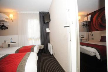 Family Room - 1 Double Bed & 2 Single Beds