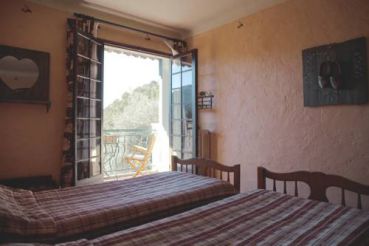 Provençal Twin Room with Balcony and Valley View