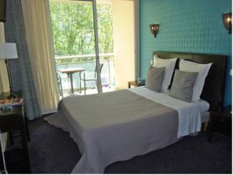 Superior Double or Twin Room with Air Conditioning