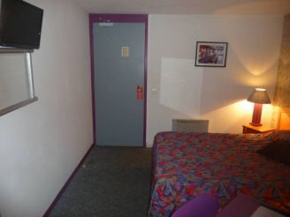 Triple Room with 1 Double Bed and 1 Single Bed