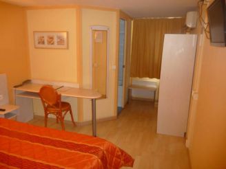 Triple Room with 3 Single Beds