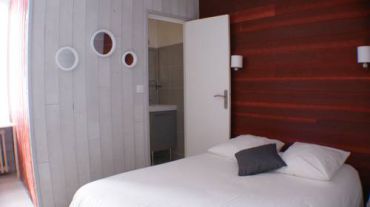 Улучшенный двухместный номер с 1 кроватью и отдельной ванной комнатой