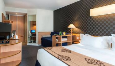 Special Offer: Executive Double Room with two tickets to Chateau de Versailles