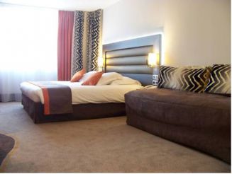 Superior Room with 1 Double Bed and 1 Single Bed