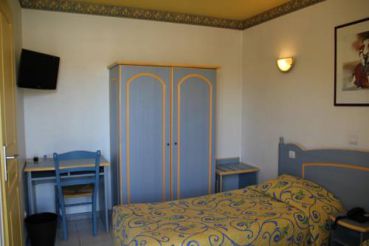 Standard Twin Room with Air-Conditioning