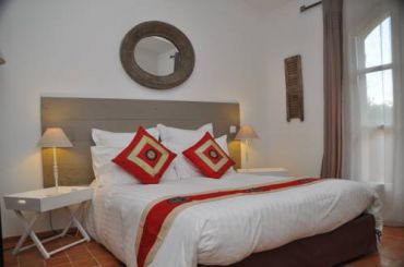 Двухместный номер с 1 кроватью и балконом, гости могут посещать гидромассажную ванну, хаммам и фитнес-зал