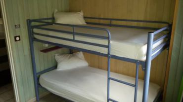 Кровать в общем четырехместном номере