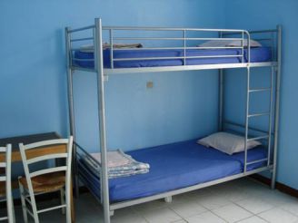 Односпальная кровать в 6-местном общем номере для мужчин и женщин

