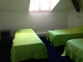 Односпальная кровать в общем номере эконом-класса с 4 кроватями