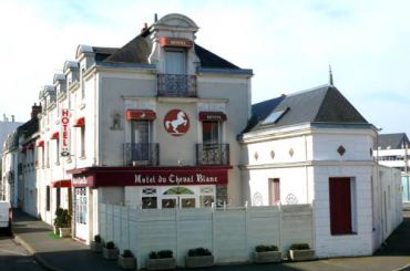 Готель Du Cheval Blanc