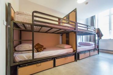 Ліжко у 4-місному змішаному загальному номері (гуртожиткового типу) зі спільною ванною кімнатою