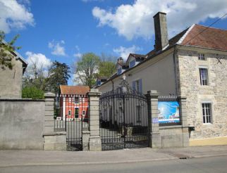 Petit Chateau Armand Bourgoin
