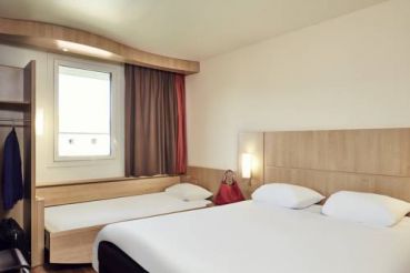 Standard Room with 1 Double Bed and 1 Single Bed (3 Adults)