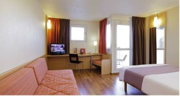 Superior Room with 1 double bed and 1 single bed with Balcony