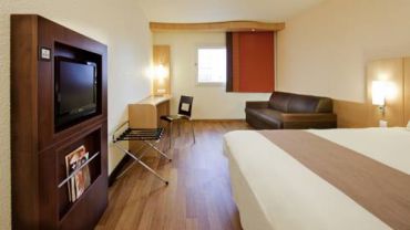 Standard Room with 1 Double Bed and 1 Single Bed (3 Adults)