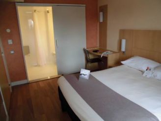 Standard Room with 1 Double and 1 Single Bed