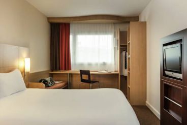 Superior Room with 1 Double Bed and 1 Single Bed
