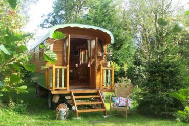 Wooden Caravan with Garden View