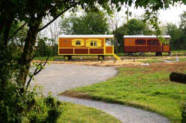 Wooden Caravan (4 Adults) 