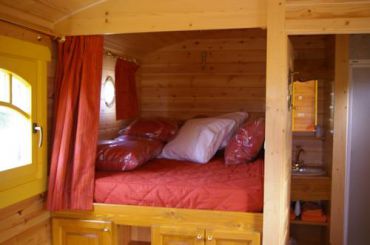 Wooden Caravan (4 Adults) 