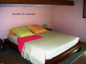  Четырехместный номер с 1 кроватью размера «king-size», 2 отдельными кроватями и собственной ванной комнатой, вид на сад